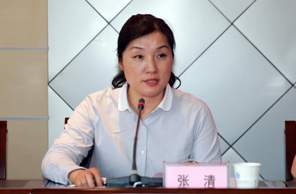 省委组织部宣教干部处处长张清宣读任免决定