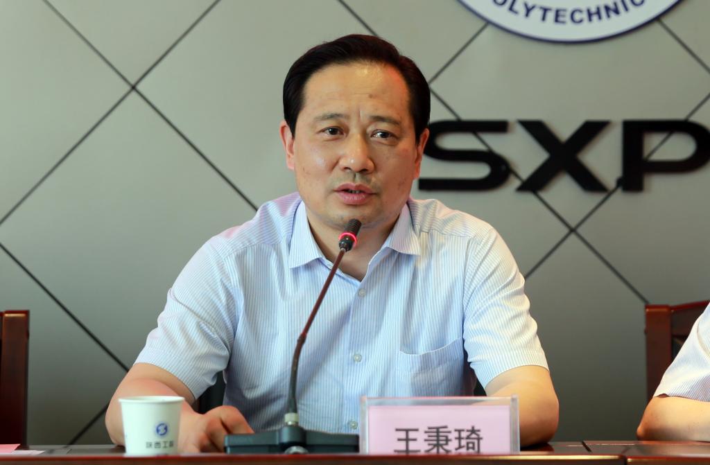 省委组织部副部长王秉琦讲话省委高教工委书记董小龙主持会议省委组织