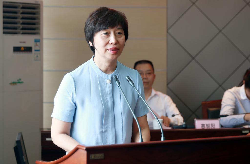 张晓云代表学院领导班子表态