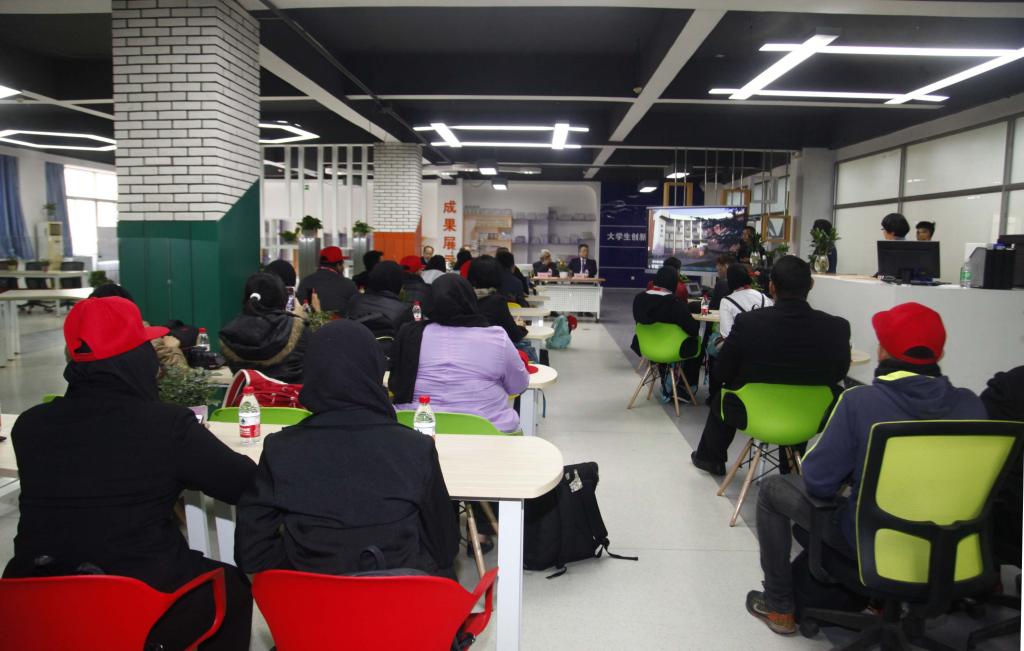 马来西亚管理科学大学师生来我院交流学习