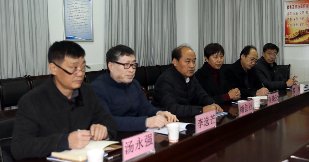 院长张晓云、副院长梅创社,扶贫办、党政办、科研处、物流学院负责同志参加仪式