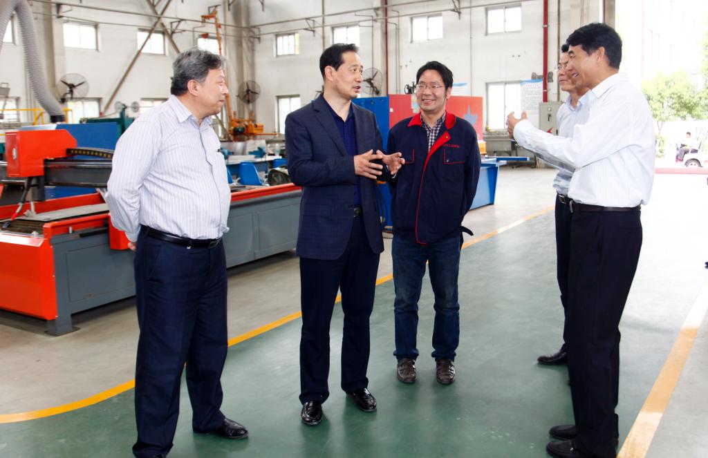 王秉琦副部长实地考察焊接技术实训基地