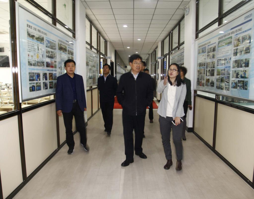 马希良副书记参观欧姆龙自动化实训中心