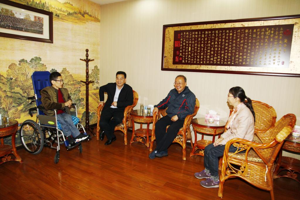 党委副书记、副院长刘永亮会见本期道德讲堂嘉宾一加青年志愿者服务队队长王德林