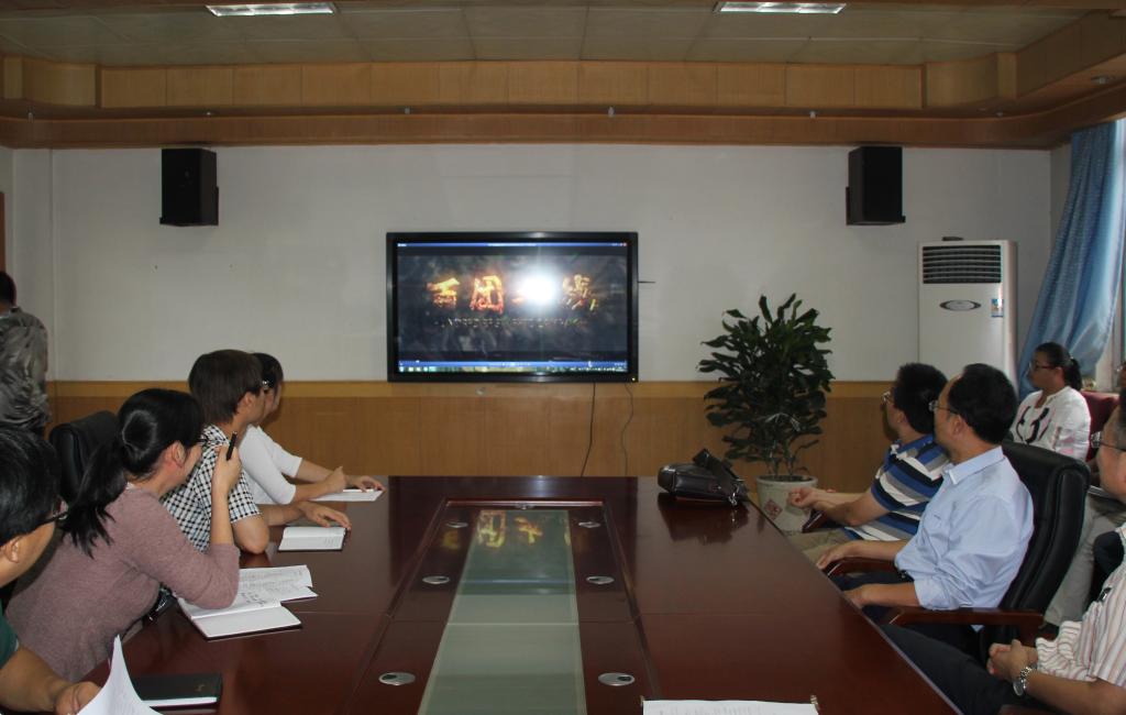 工商学院党总支集体观看《百团大战》