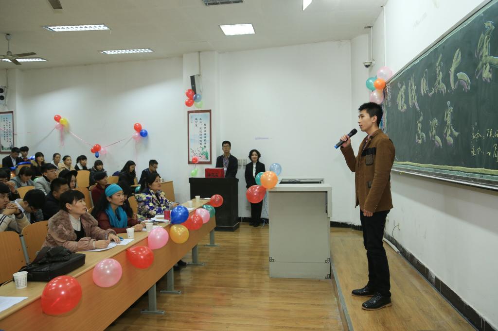 第十三届大学生文化艺术节系列活动之“礼仪风采大赛”决赛在崇文西楼103教室举办