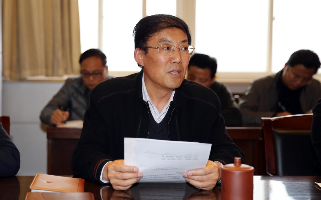 党委副书记王天哲领学《人民日报社论:奋力夺取全面建成小康社会的伟大胜利》