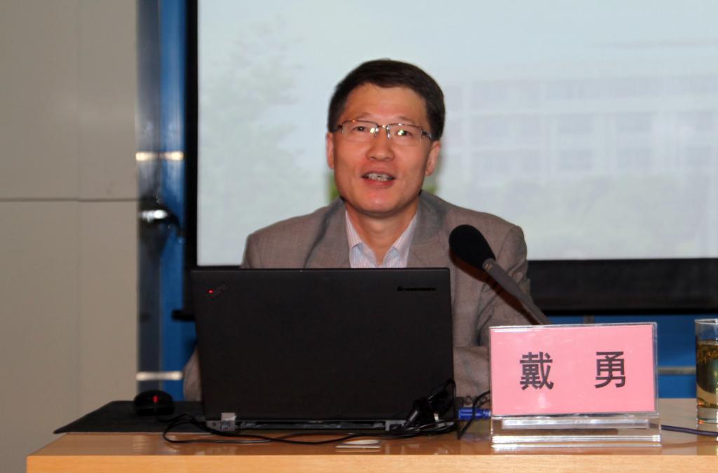 中国职教界资深专家,中国高教学会常务理事,全国高职机械类专业指导委员会主任委员戴勇教授应邀讲座