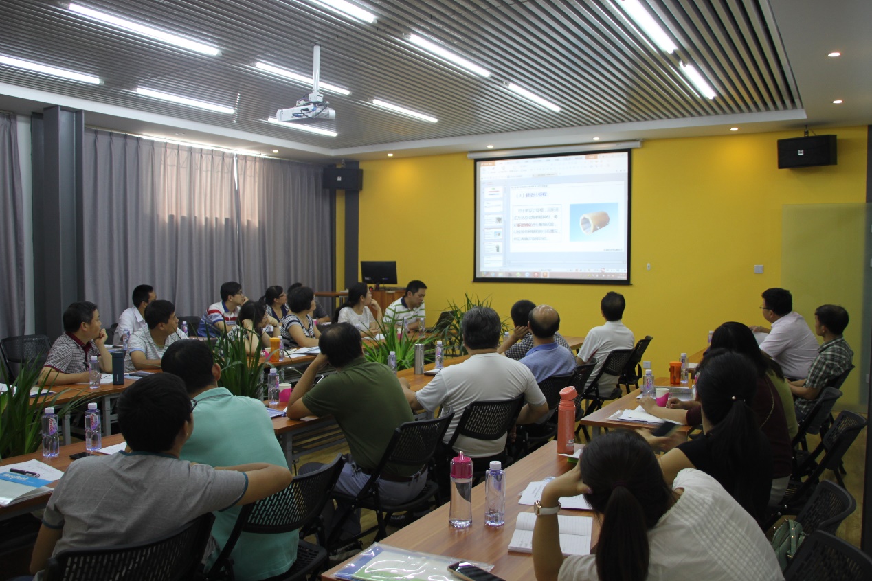 各课程负责人展示已建成资源