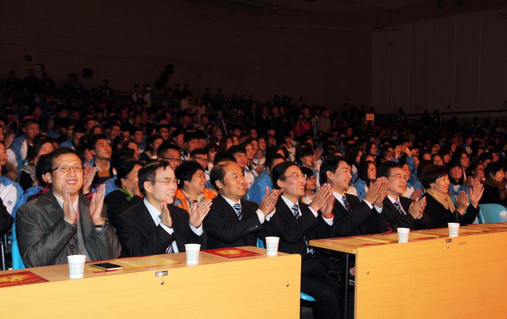 崔岩、张晓云、王天哲、刘永亮、梅创社、杨卫军、赵嘉骏出席并参与比赛