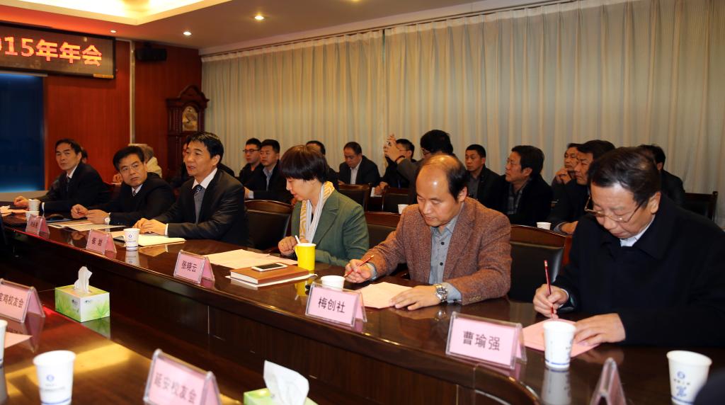 崔岩、张晓云、刘永亮、梅创社、赵嘉骏、曹瑜强与校友亲切座谈