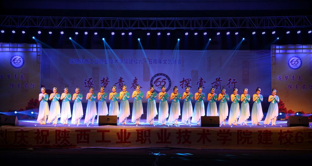 舞蹈《母亲·河》