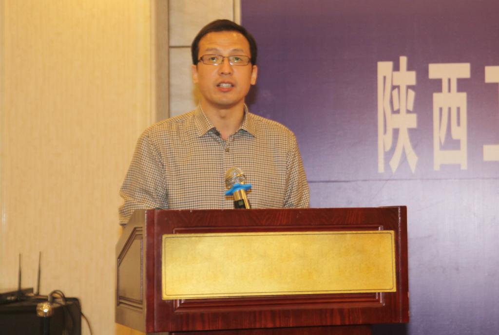 副院长杨卫军主持预备会