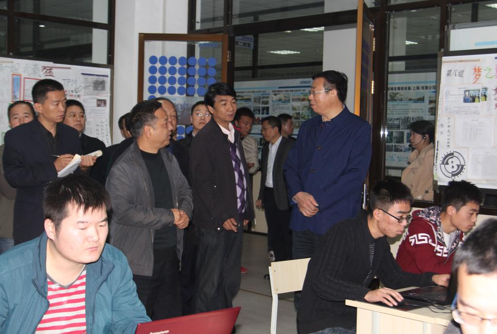 贺书田书记一行