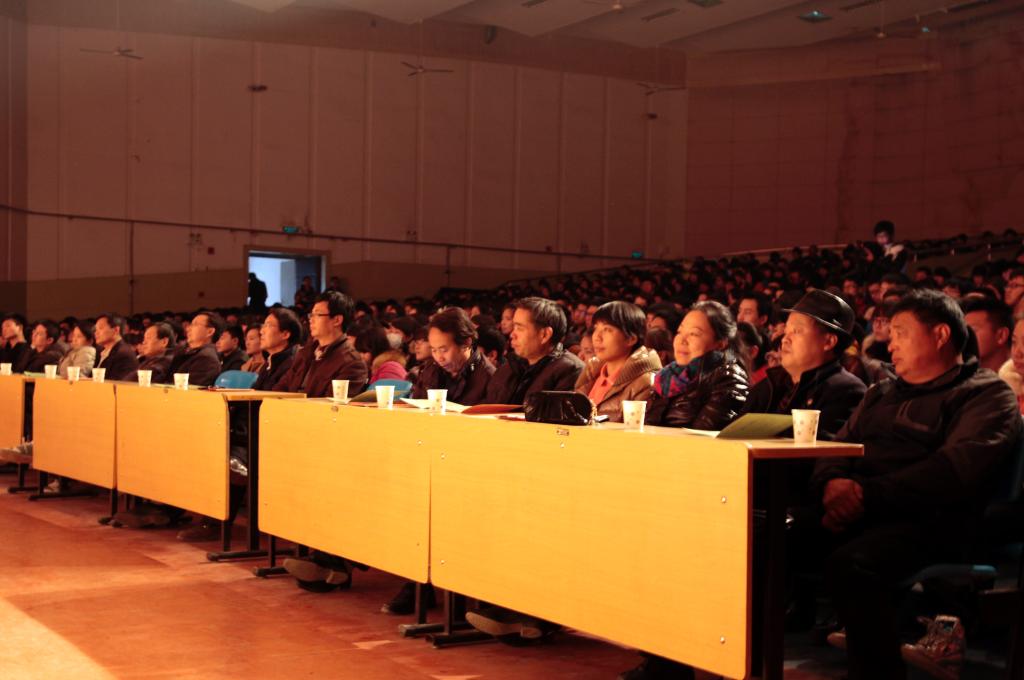 我院1200余名师生观看了演出