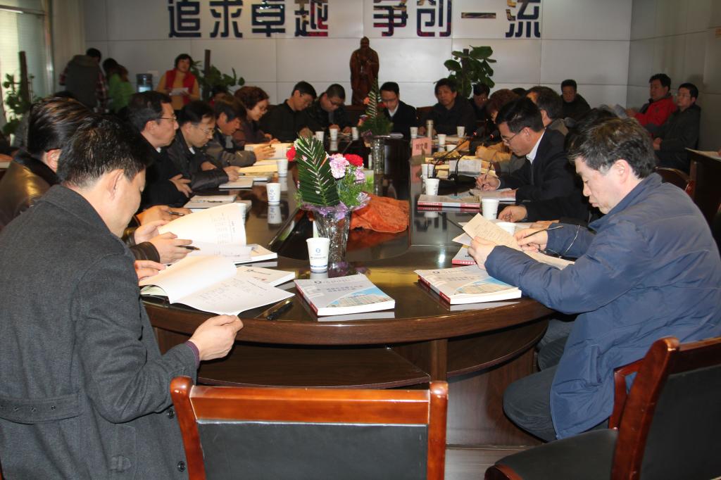 工会主席刘文青、院工会委员、教代会各专门委员会委员,各分会主席及委员80余人参加了培训会