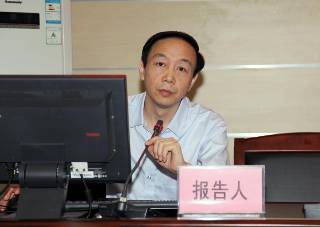 段鹏飞教授做专题教育报告