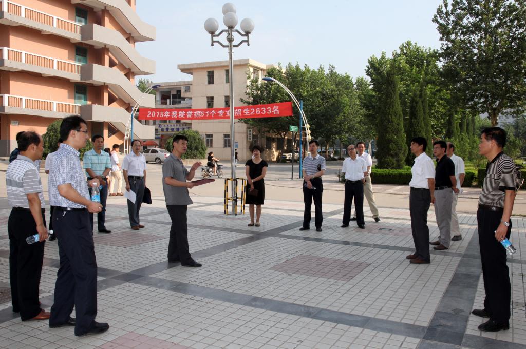 学院领导听取至善园改造工程汇报