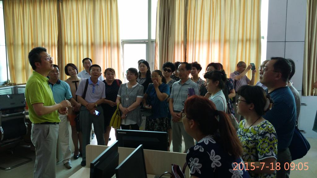 校友参观会计业务仿真实训基地