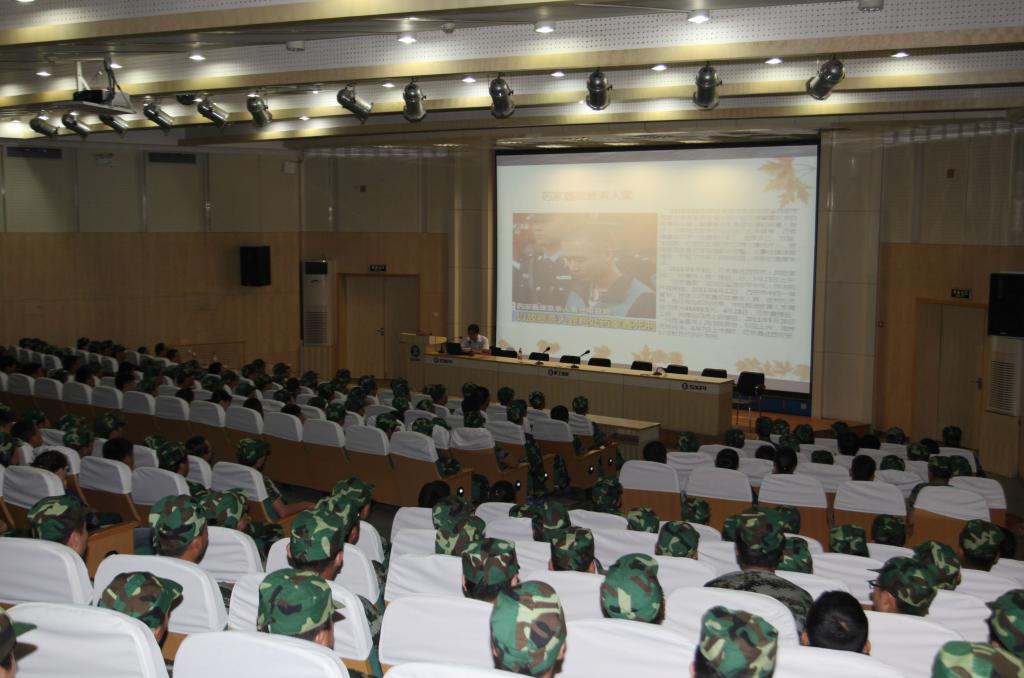 法制报告会现场