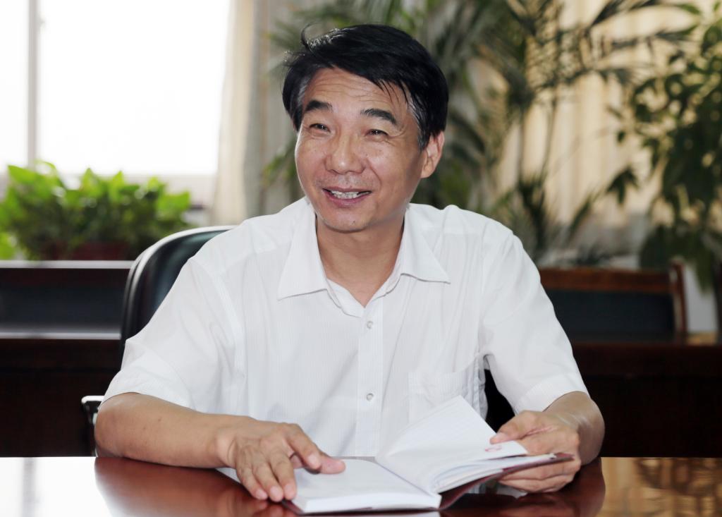 党委书记崔岩带头发言