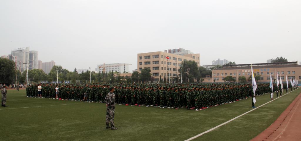 全体2015级新生参加仪式