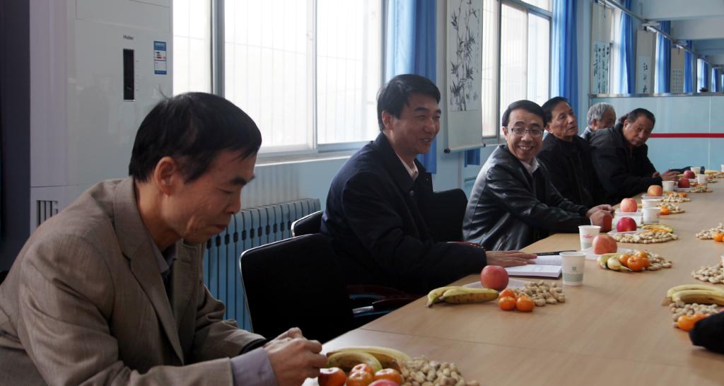 部分退休老领导和退休党员代表参加座谈会