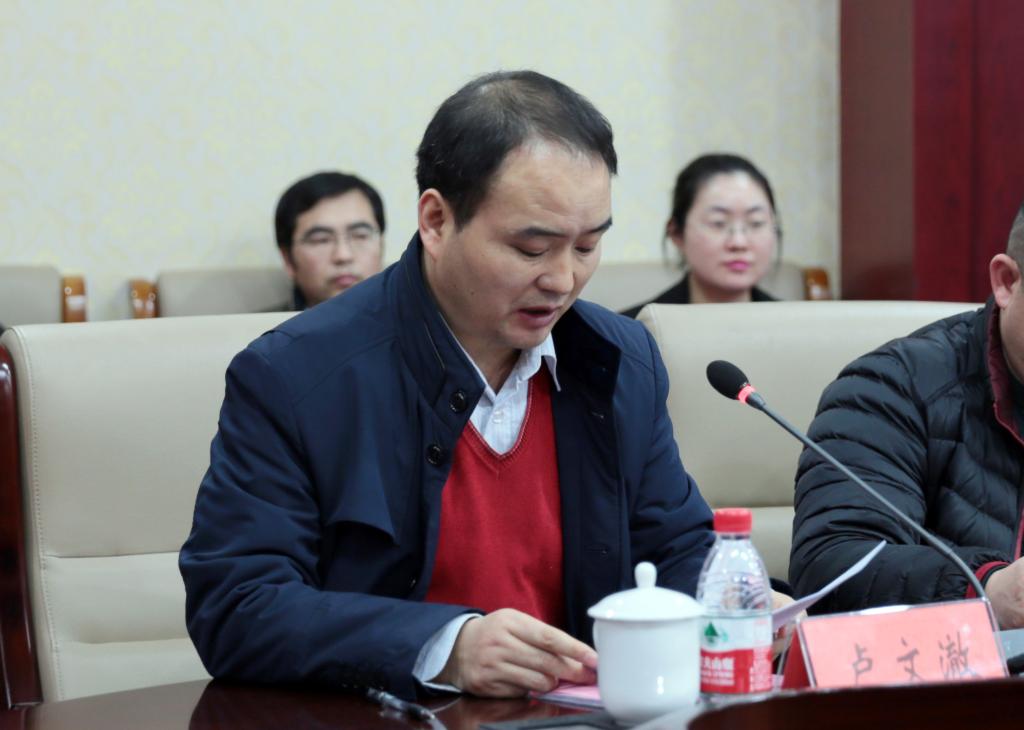 校企处处长卢文澈宣读表彰决定