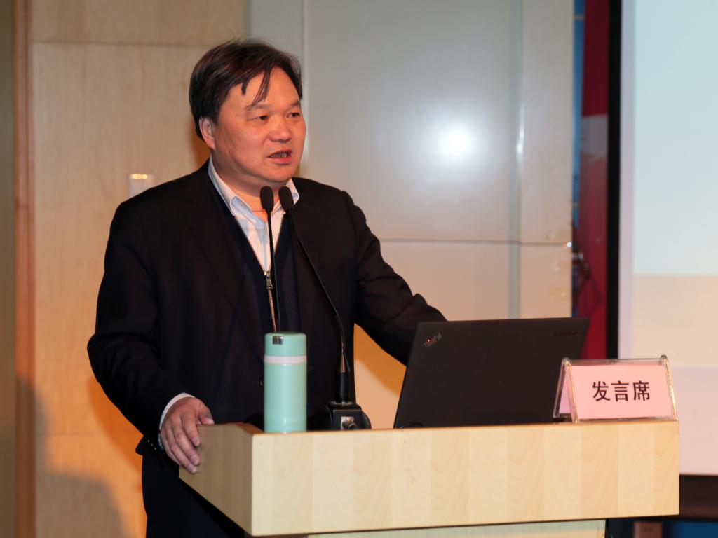 中国高等职业技术教育研究会会长、浙江金融职业学院党委书记周建松作专题报告