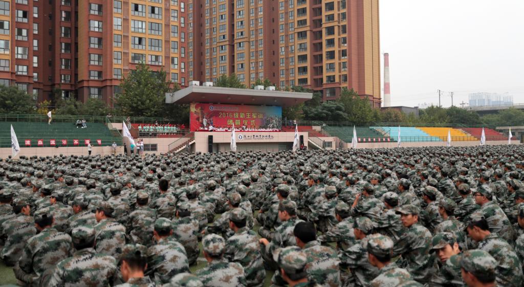 我院举行2016级新生军训闭营仪式