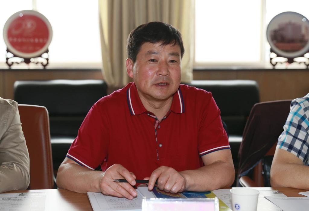 房晓飞主委介绍此次率众多企业家来访的目的