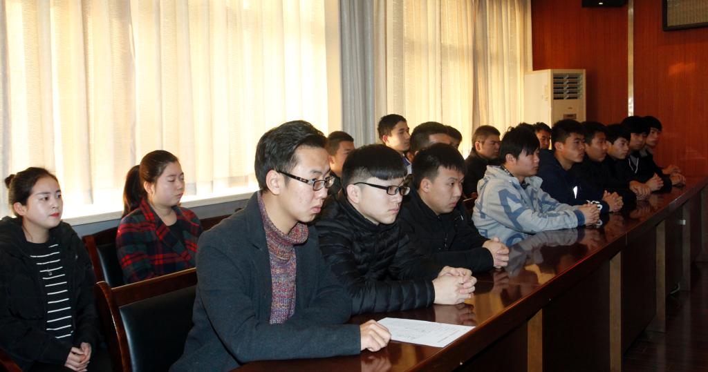 各二级学院党总支书记、学工办主任、学生处相关工作人员和学生代表60余人参加会议