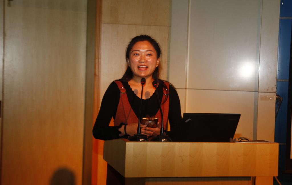 教育部在线教育研究中心顾问、清华大学学堂在线陕西区负责人朱梦妮进行“雨课堂”应用培训