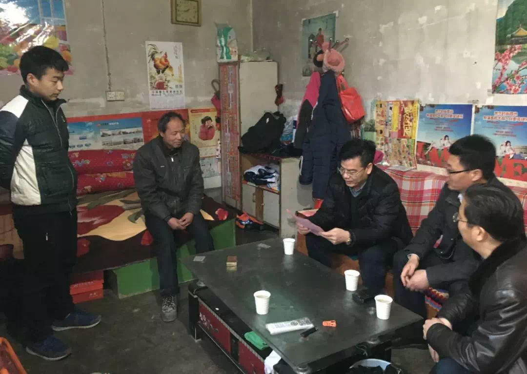 党委副书记、副院长刘永亮带队走访建档立卡学生家庭送温暖