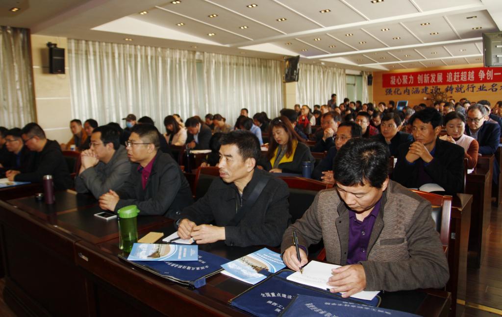 一百名中职教师参加开班典礼