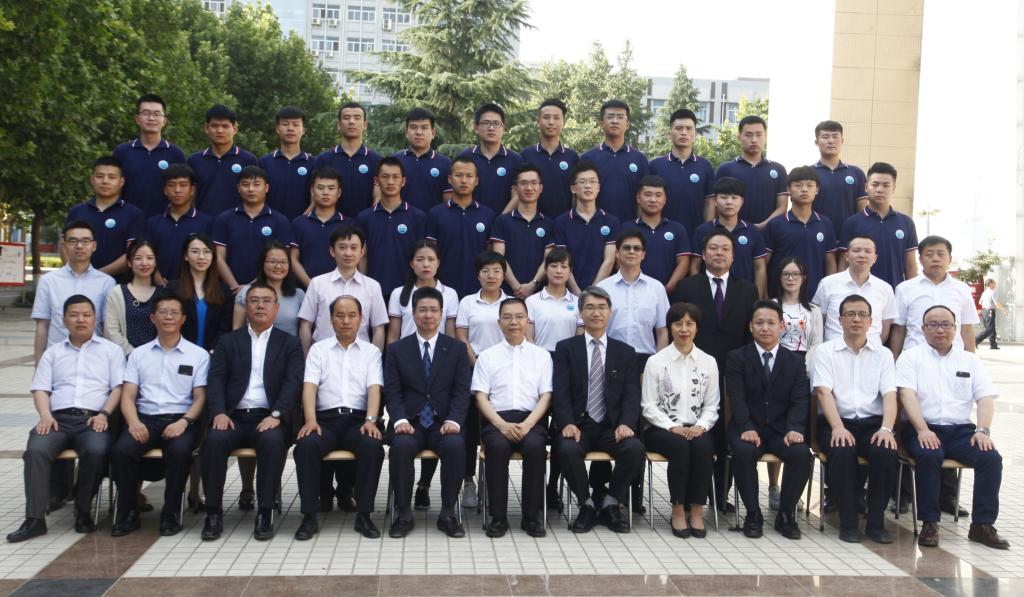 2018届欧姆龙订单班合影留念