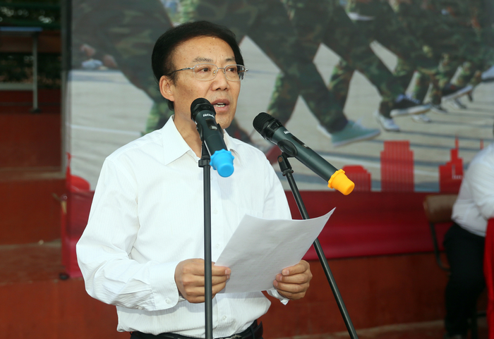 党委副书记王天哲宣读军训团编制及任命