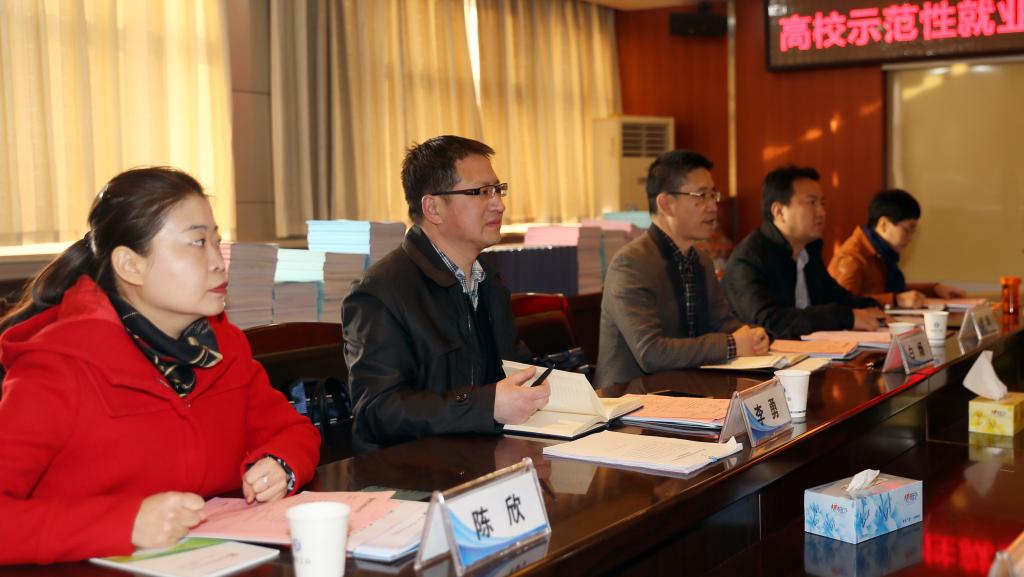 评选工作专家组一行