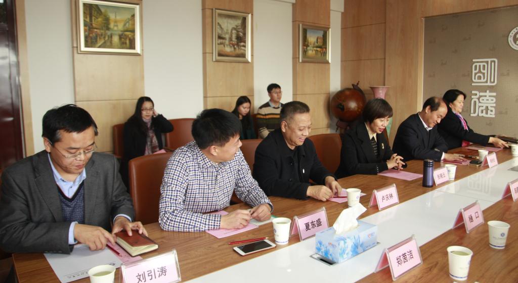 学院相关负责人参加座谈会