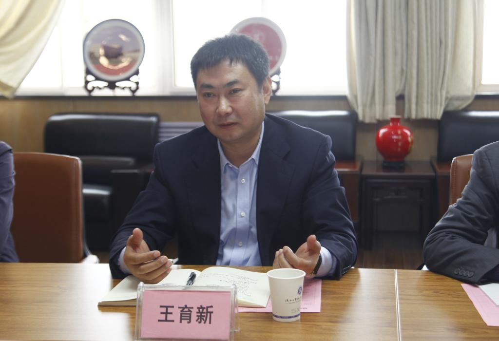 王育新行长高度评价我院智能校园一卡通项目