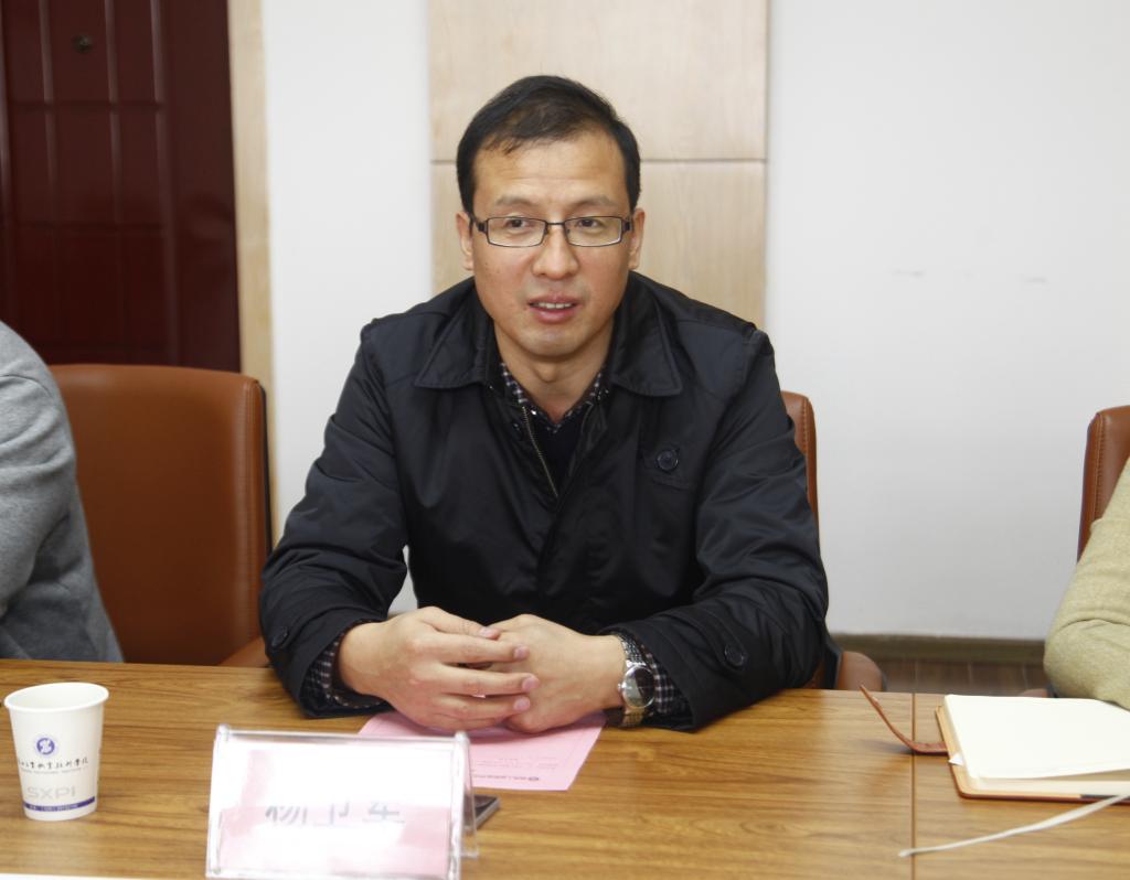 杨卫军副院长主持座谈会