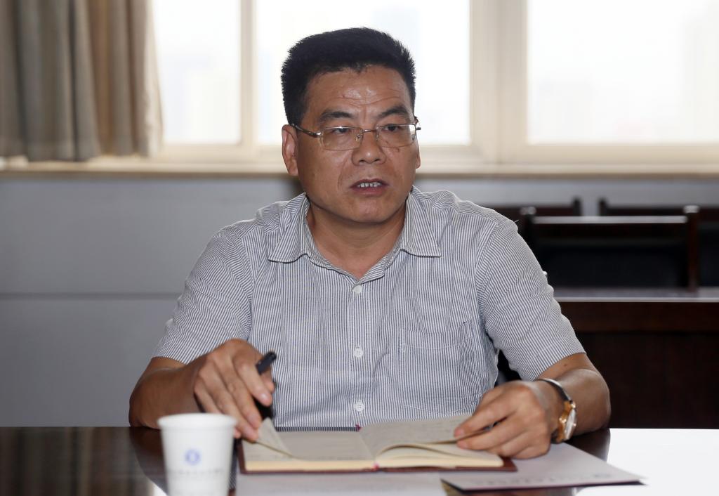 党委副书记、副院长刘永亮主持会议