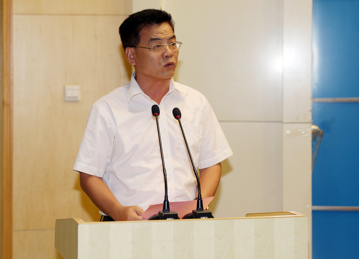 党委副书记、副院长刘永亮主持会议