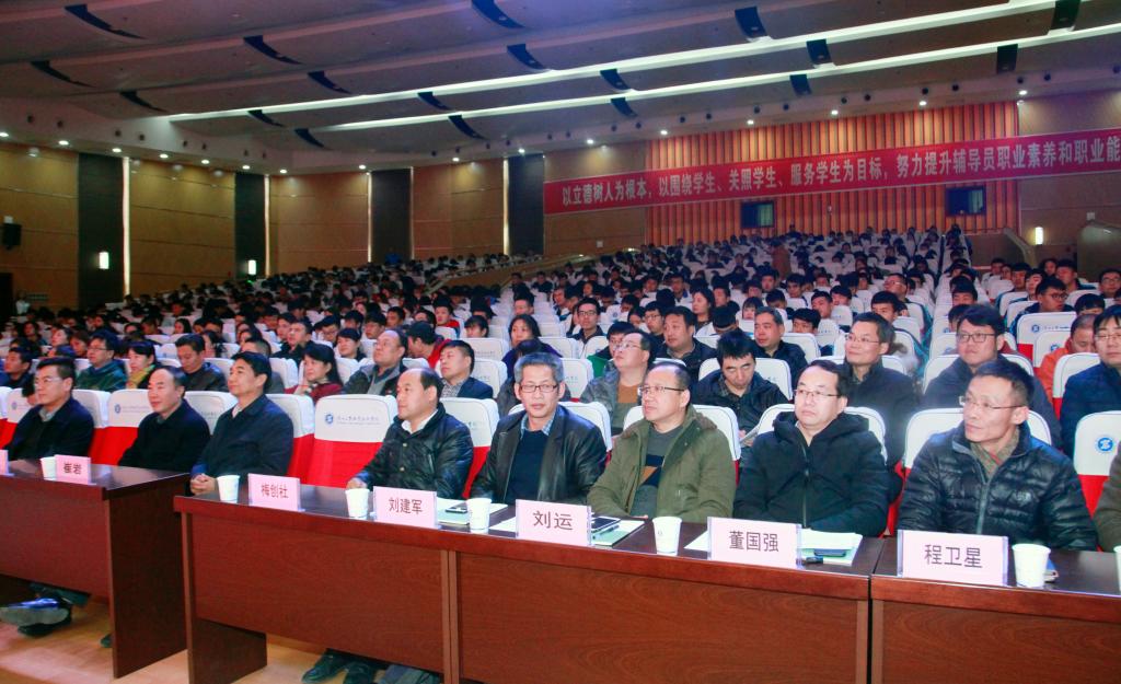 省委高教工委学工部部长田民正,我院党委书记崔岩,党委副书记、副院长刘永亮,副院长杨卫军,副院长梅创社,学工部、组织部、宣传部、思政部和二级学院负责同志等观摩比赛