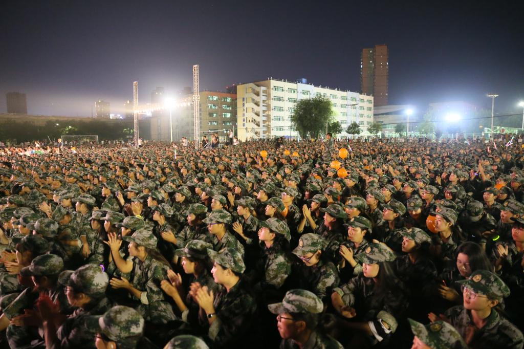 2017级新生对晚会反响热烈