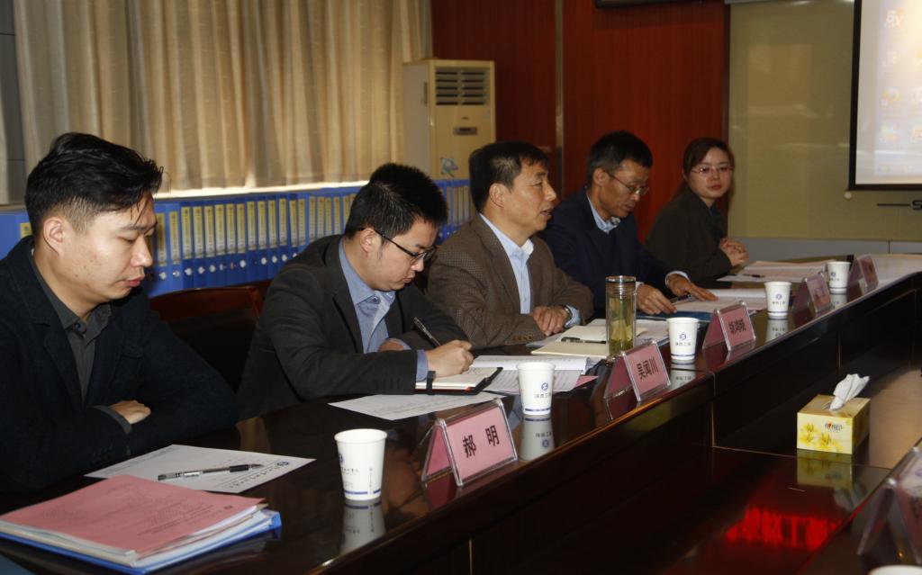 调研小组与学院领导及相关部门负责人座谈