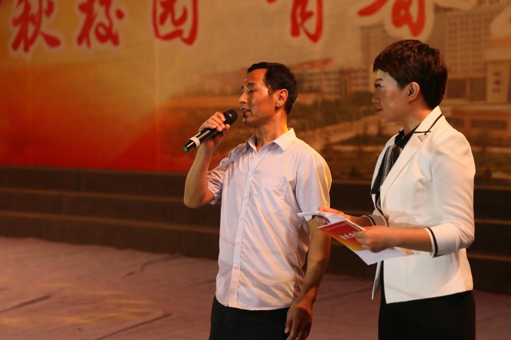 优秀学生家长表达对2017级新生的寄语