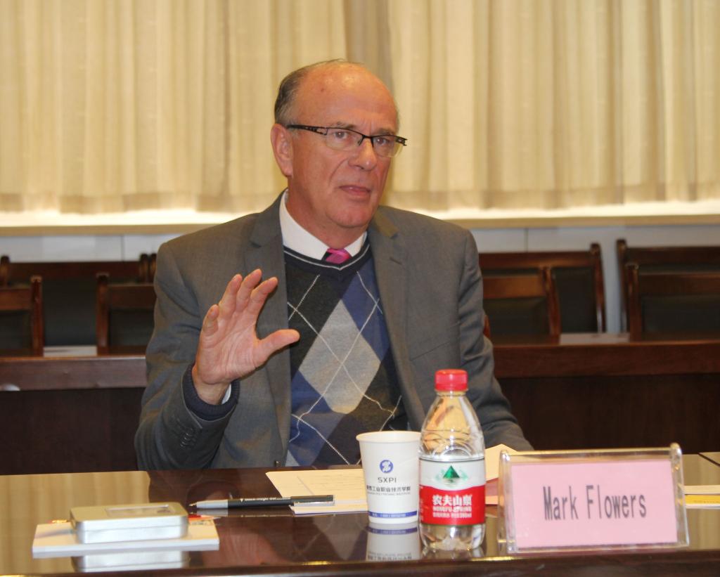 华马克院长一行