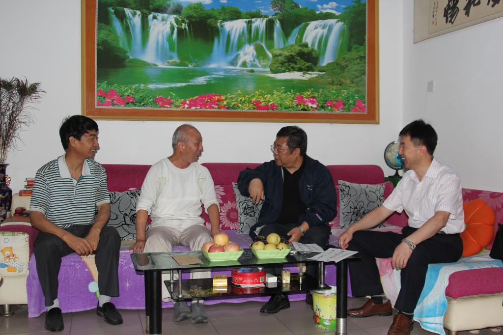 学院领导看望全国机械工业先进工作者王颖哲