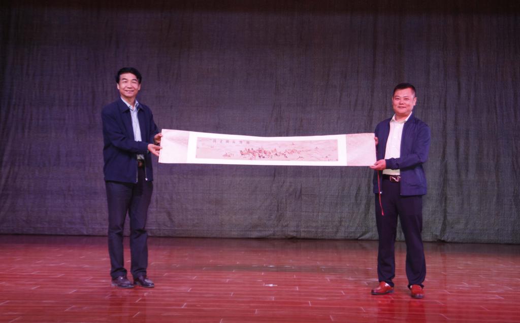 我院党委书记崔岩向山西话剧院赠送精美纪念品